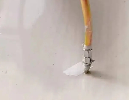 蔡甸瓷砖空鼓维修公司专业解答在瓷砖铺贴过程中，如果使用的砂料过粗（如全部使用了粗砂），可能会导致以下问题