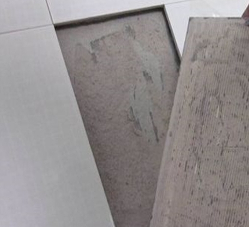 蔡甸瓷砖空鼓维修公司分享瓷砖铺贴时如果打浆（即涂抹在瓷砖背面和基层上的砂浆或瓷砖胶）过少，会带来以下问题